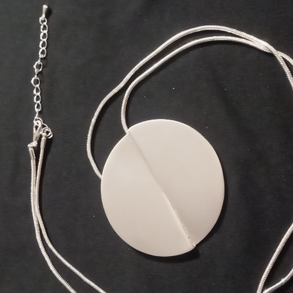 Reversable circle pendant necklace 30+2inches long in silver tone. - Picture 4 of 5